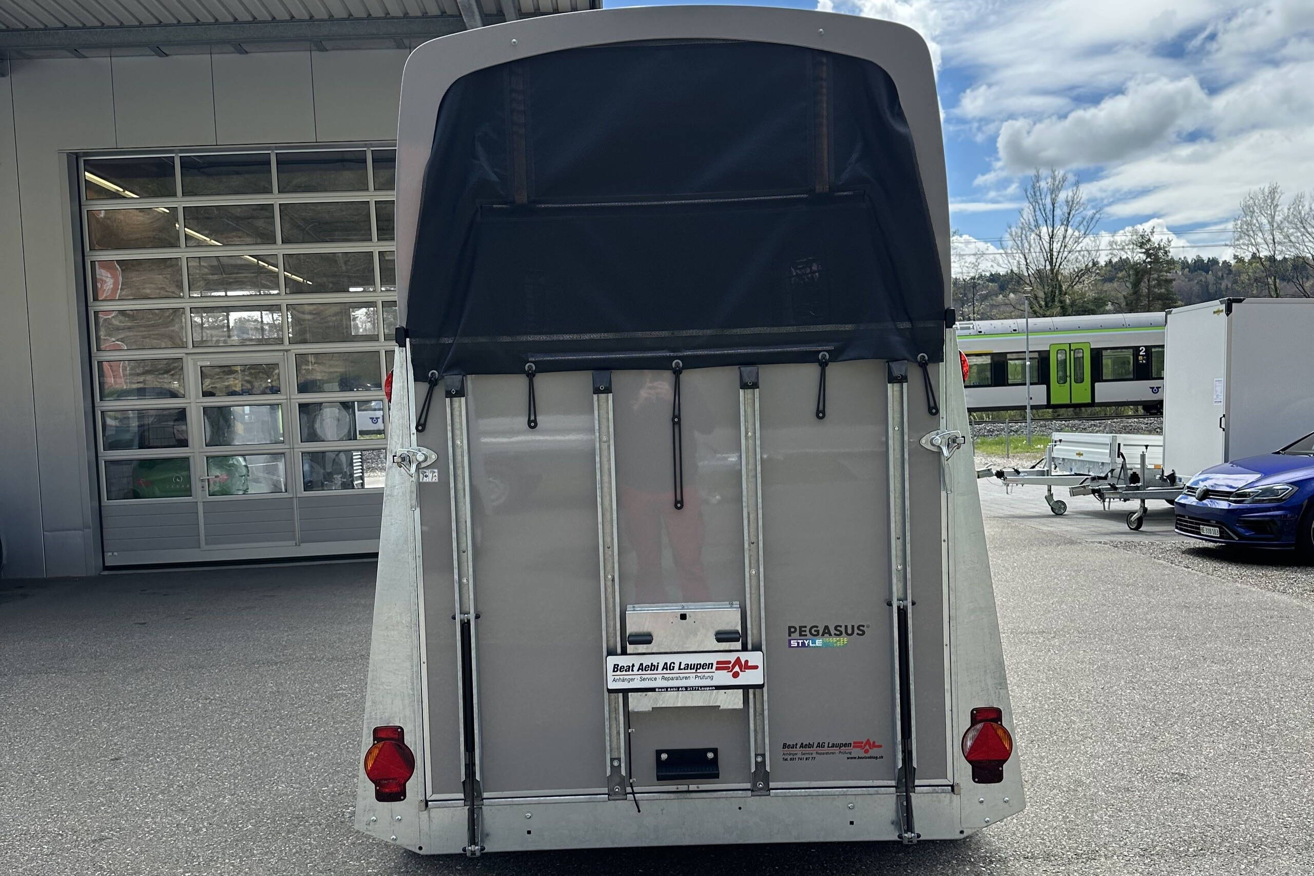 Humbaur Pferdeanhänger Pegasus Style 2700