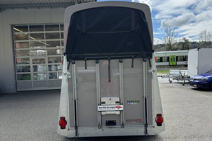 Humbaur Pferdeanhänger Pegasus Style 2700
