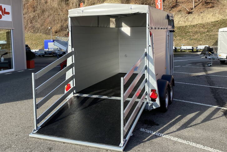 Humbaur Viehanhänger Tandemachser Alu gerade