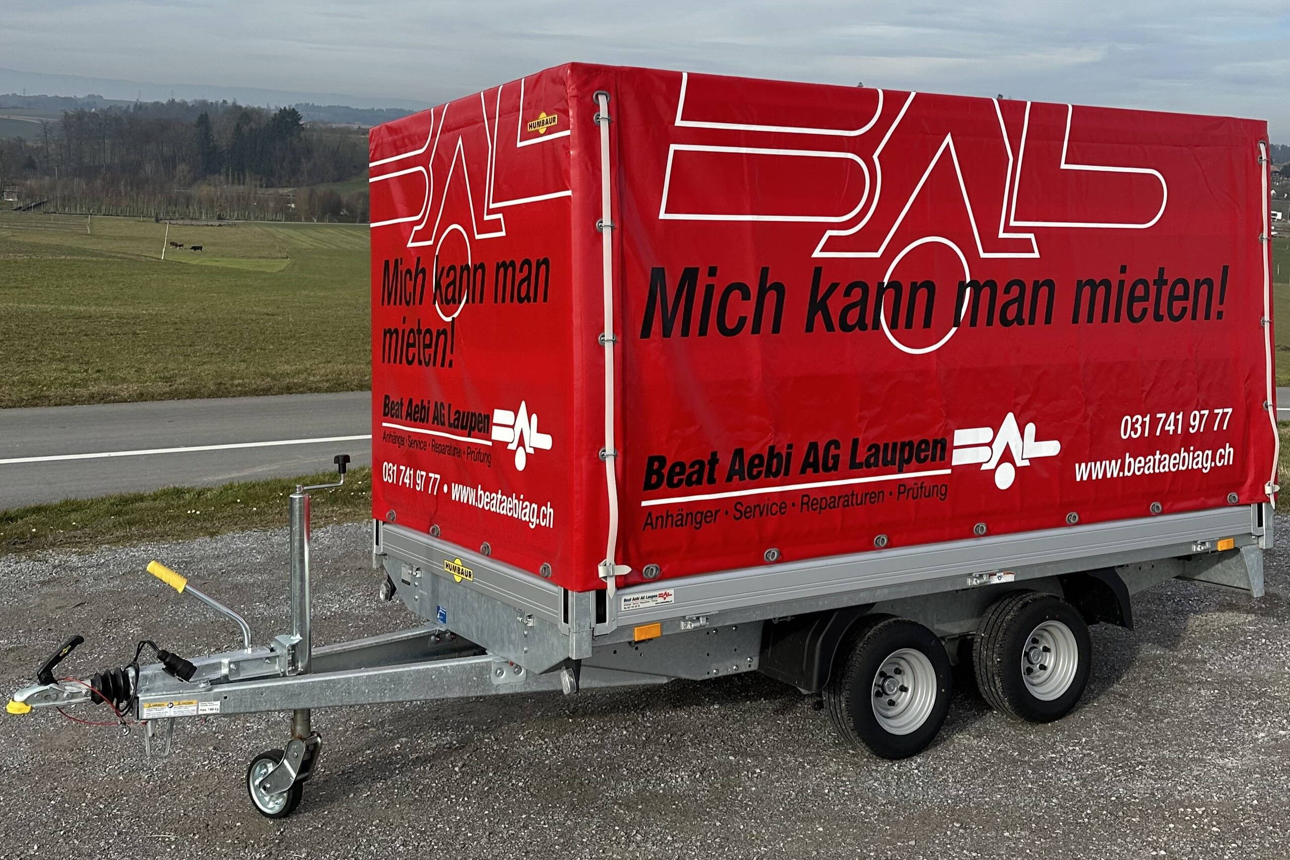 Vermietung Tandemachs Sachentransporter mit Blachenverdeck